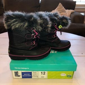 Girls faux fur snow boot